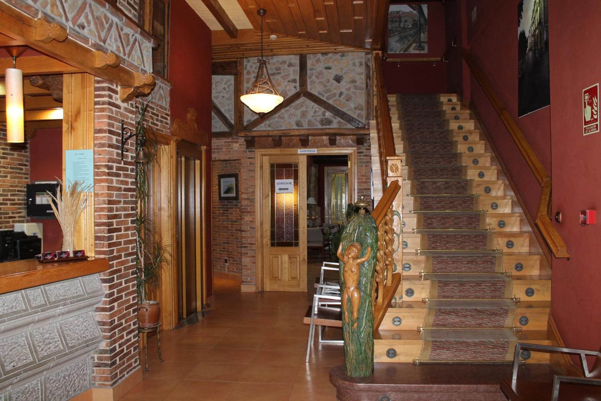 Hotel San Roque Reinosa Ngoại thất bức ảnh