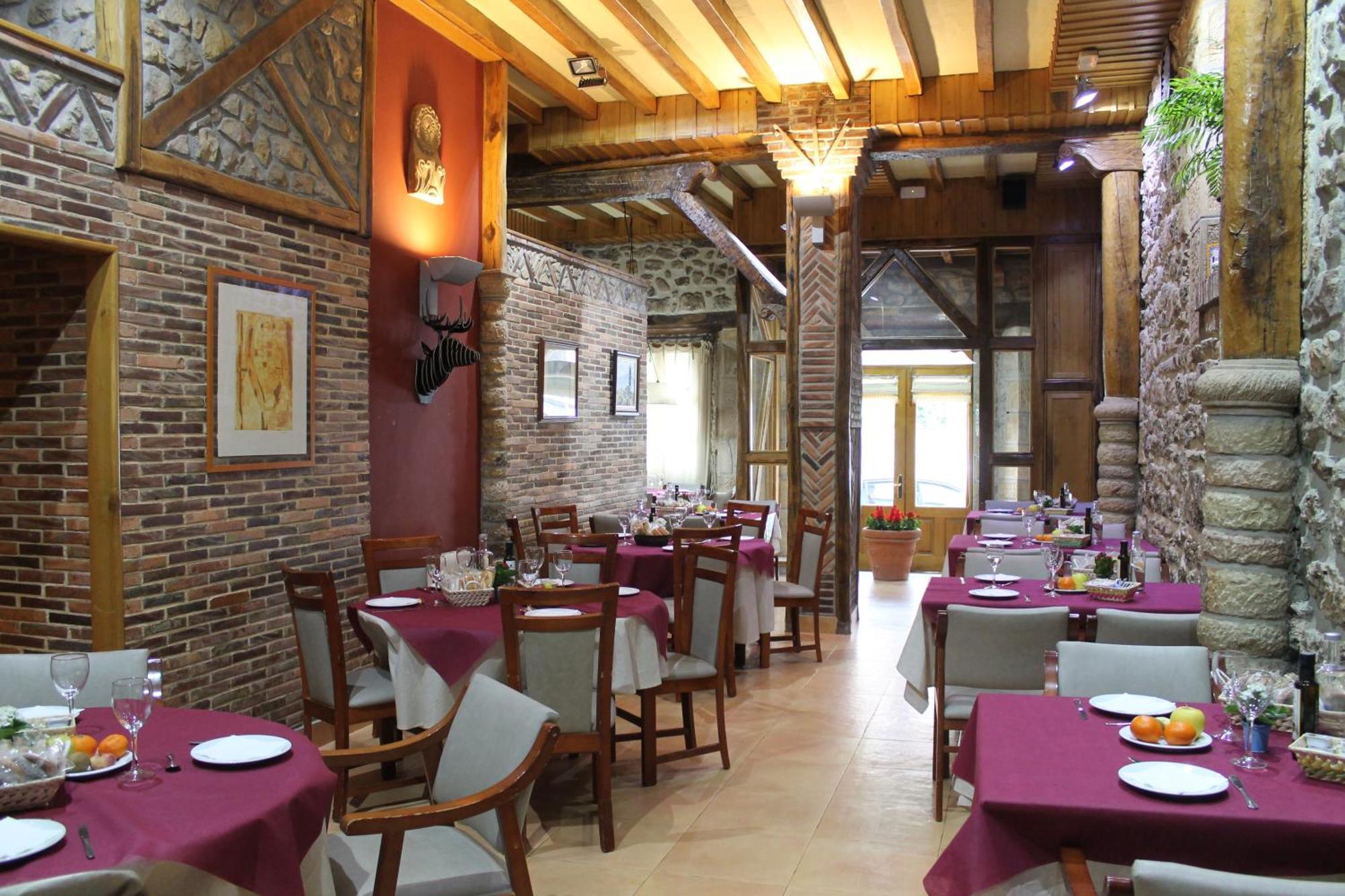 Hotel San Roque Reinosa Ngoại thất bức ảnh