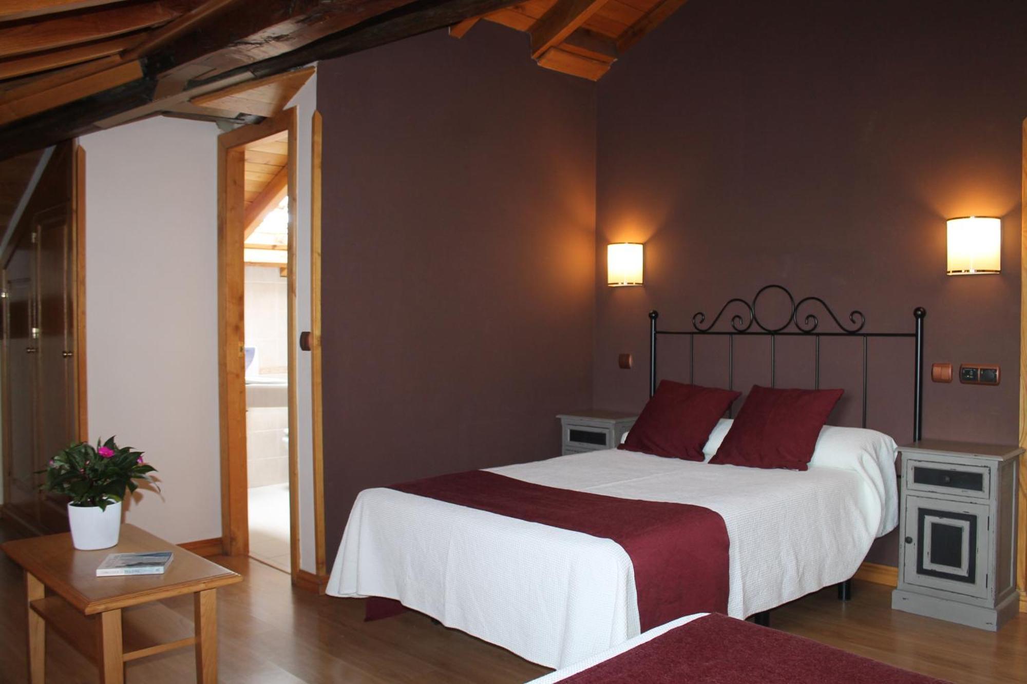 Hotel San Roque Reinosa Ngoại thất bức ảnh