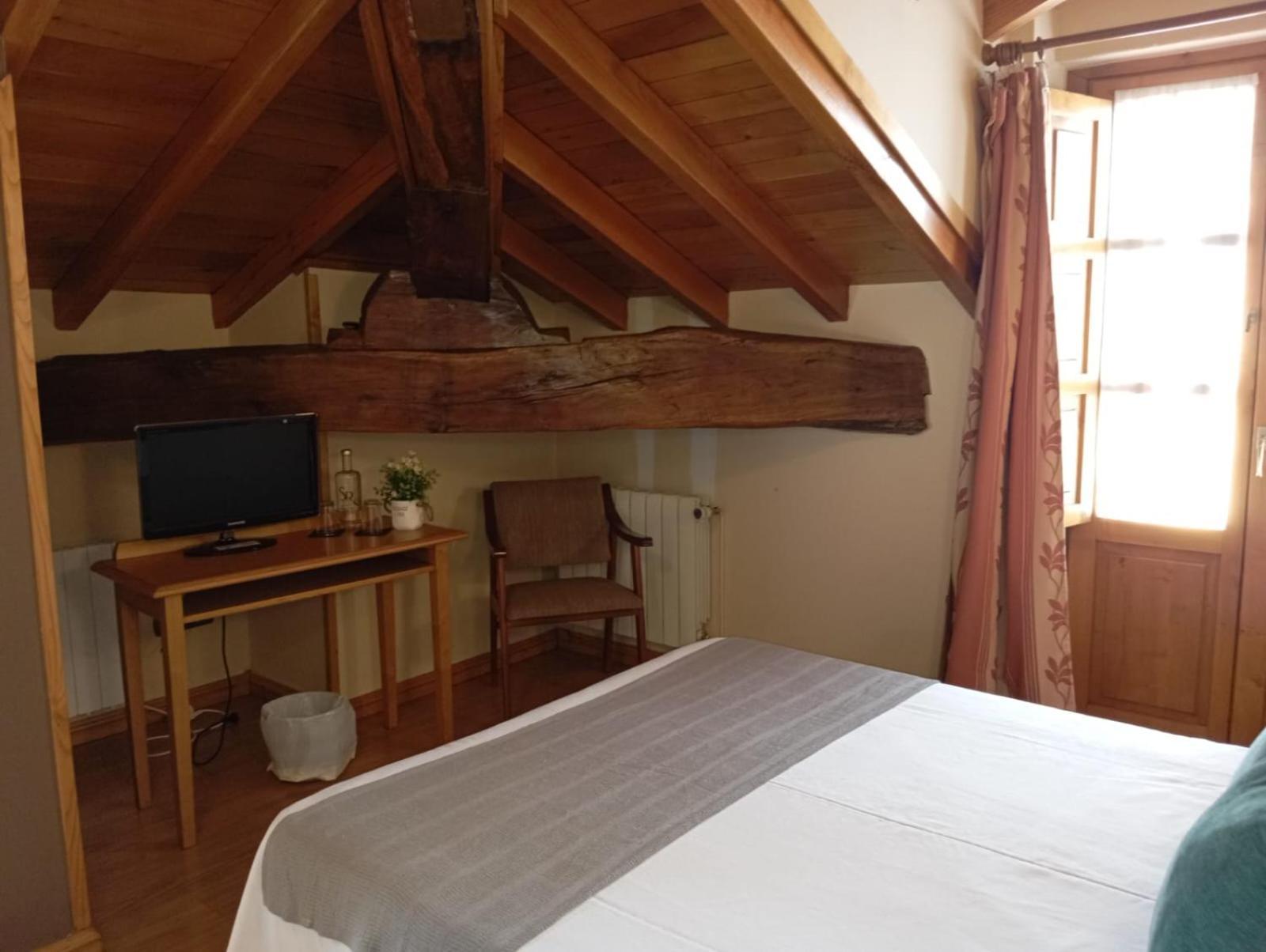 Hotel San Roque Reinosa Ngoại thất bức ảnh