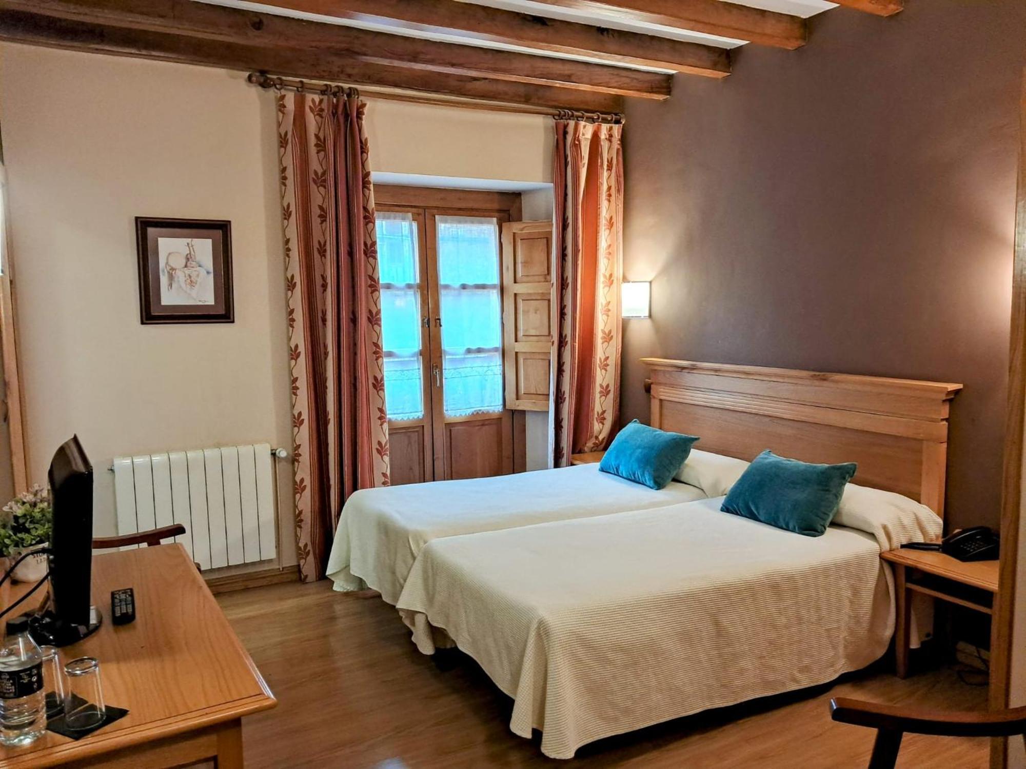 Hotel San Roque Reinosa Ngoại thất bức ảnh