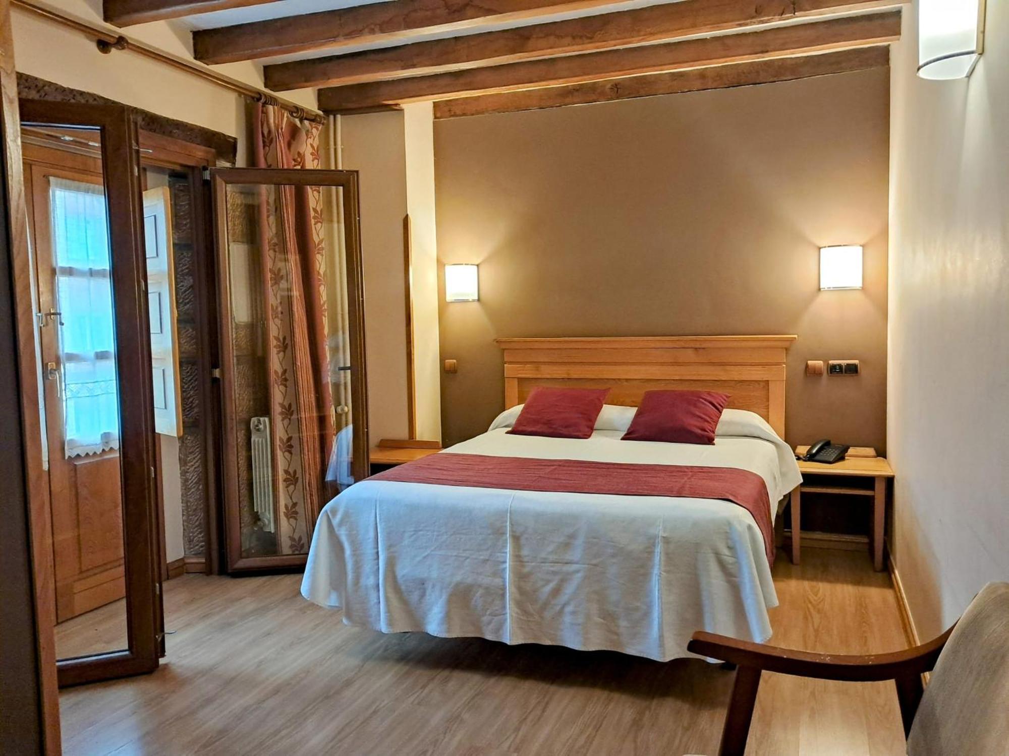 Hotel San Roque Reinosa Ngoại thất bức ảnh