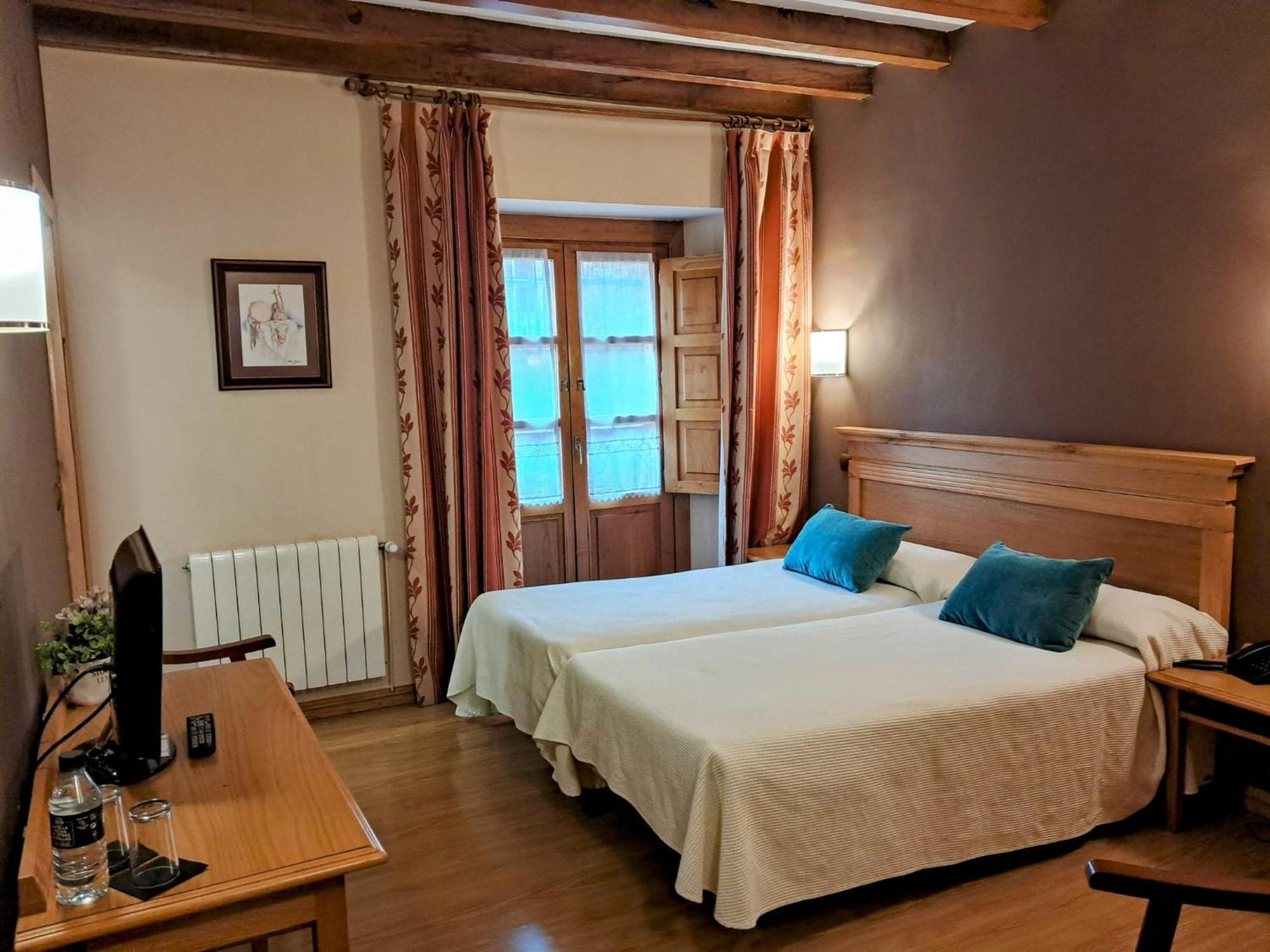 Hotel San Roque Reinosa Ngoại thất bức ảnh