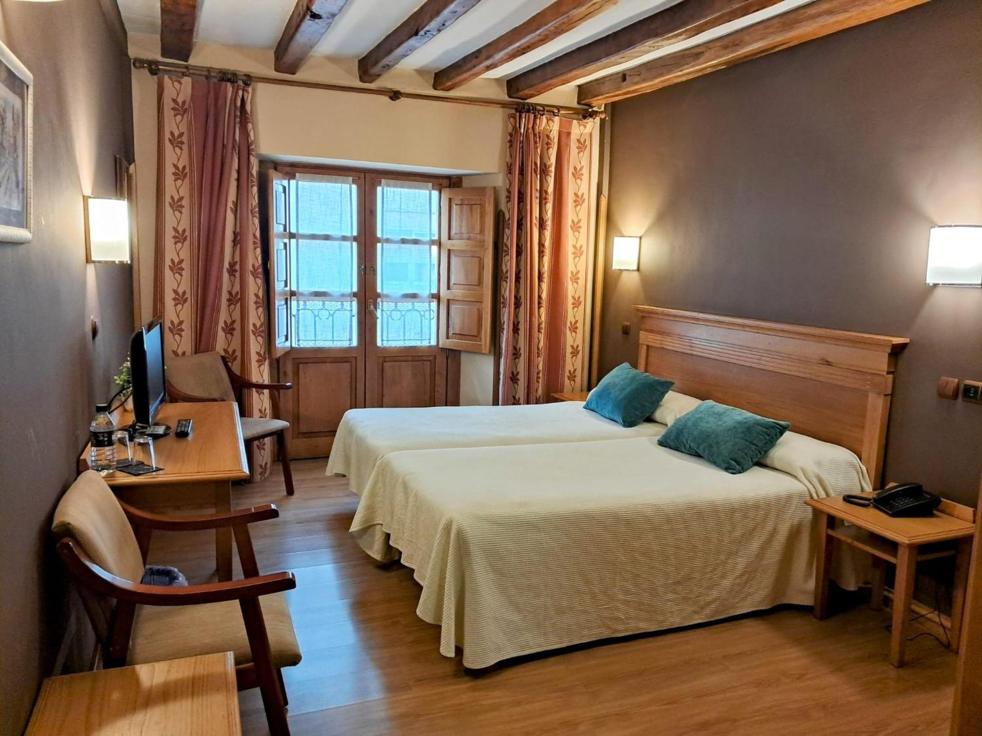 Hotel San Roque Reinosa Ngoại thất bức ảnh