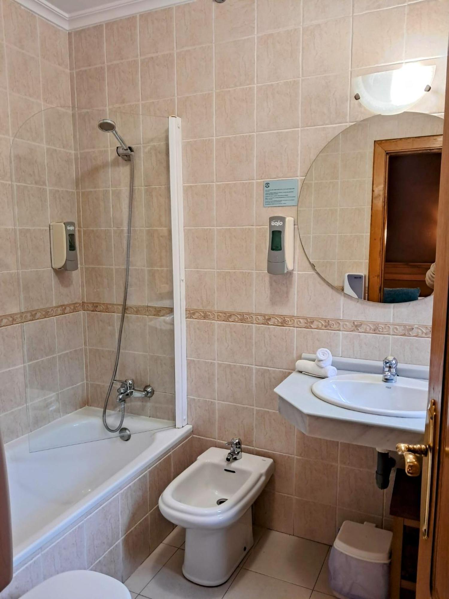 Hotel San Roque Reinosa Ngoại thất bức ảnh